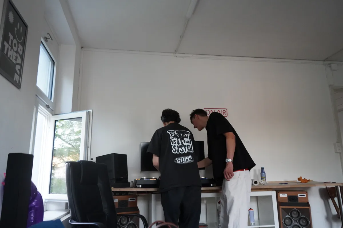 Soundwave-Label. Zu dritt wollen sie die Technoszene aufmischen.